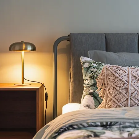 Guthaus Retreat With Balcony *