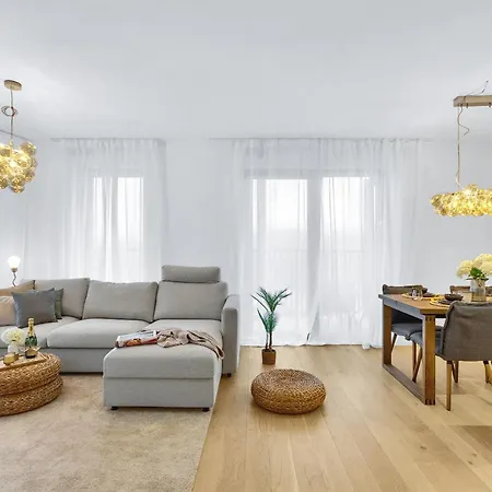 Guthaus Retreat With Balcony *