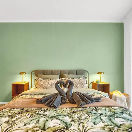 Guthaus Retreat With Balcony * Bratislava