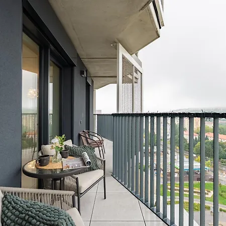 Guthaus Retreat With Balcony Appartamento Bratislava